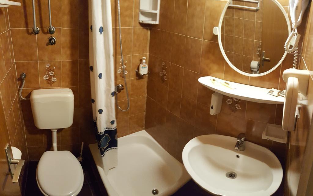 Apartments Bajo - Free Parking Дубровник Екстериор снимка