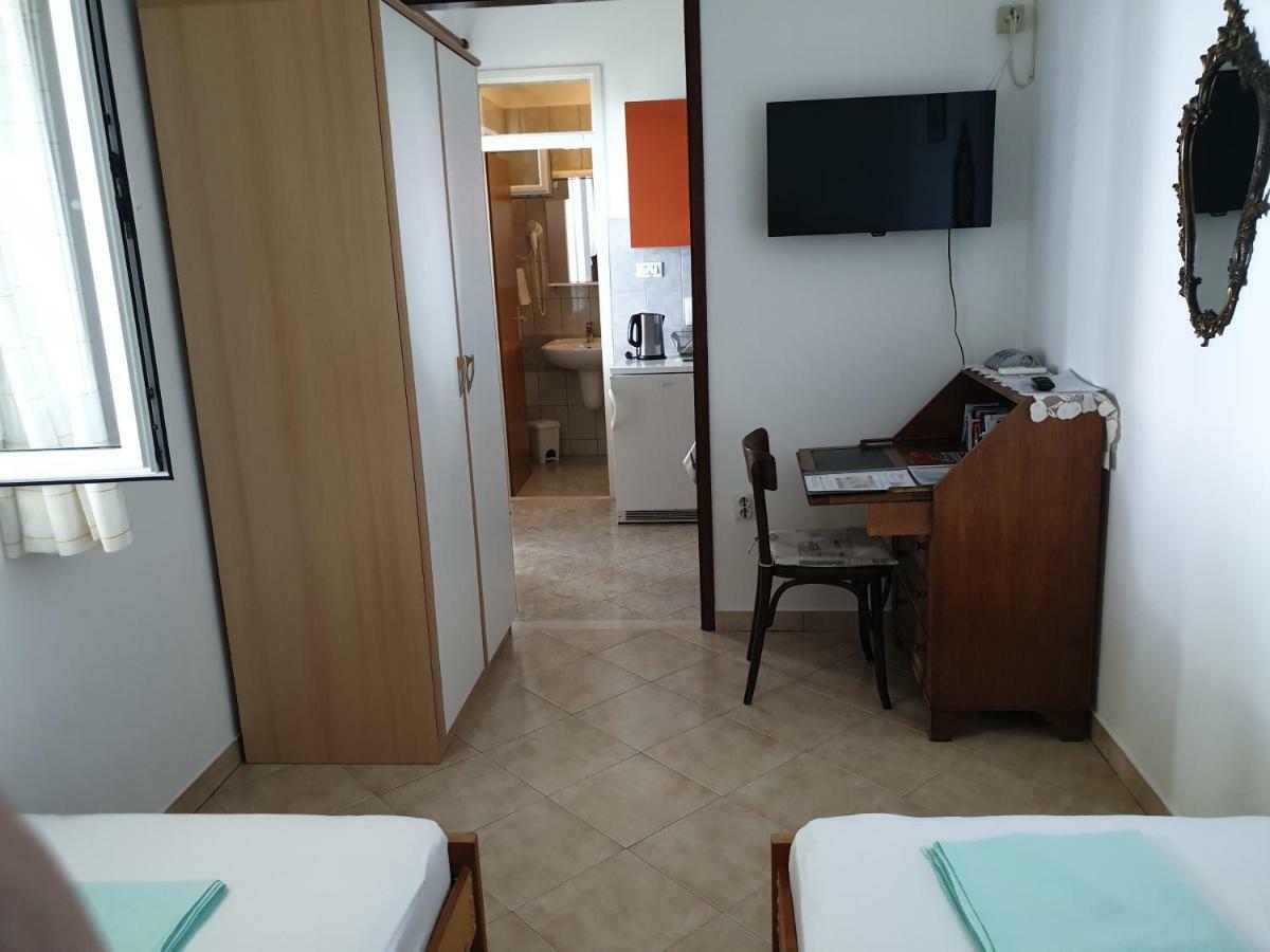 Apartments Bajo - Free Parking Дубровник Екстериор снимка
